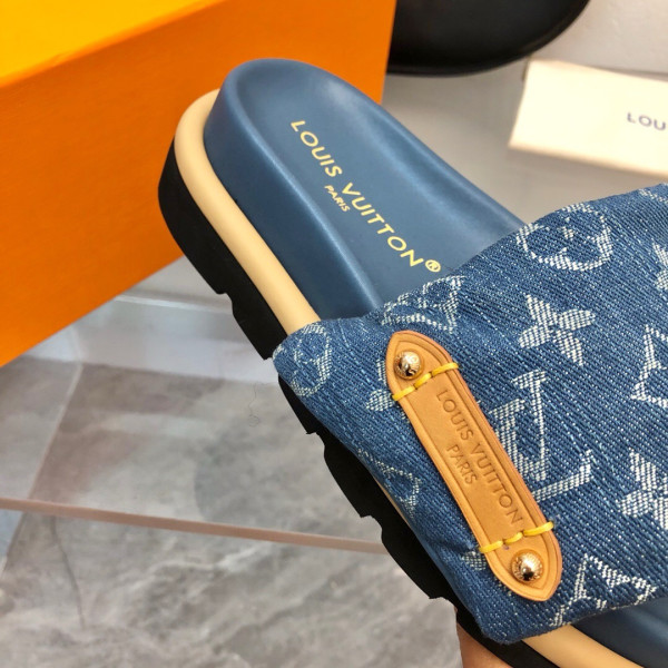 l0*is V*t0n pool pillow comfort mule
