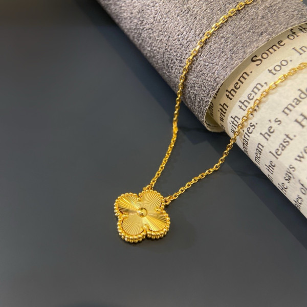 V*N CL*F & arpels  perlée necklace