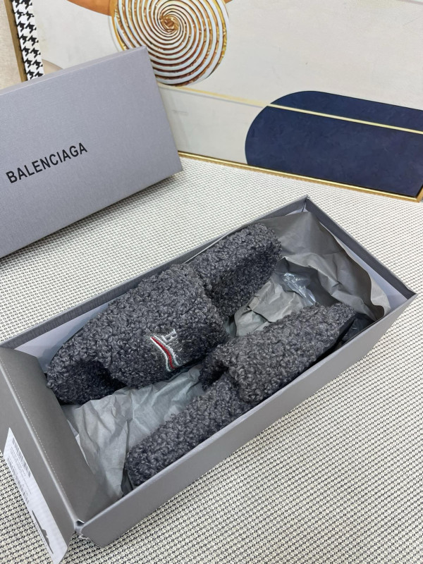Ba*len*cia*ga sandals