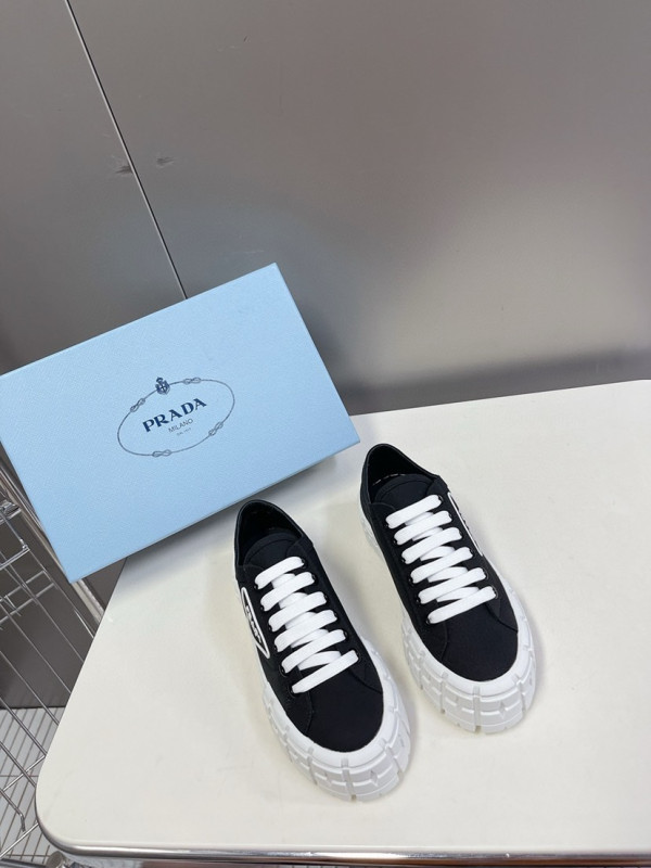 Pra*a  sneakers