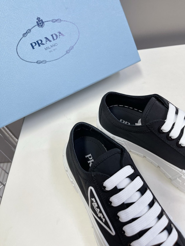 Pra*a  sneakers