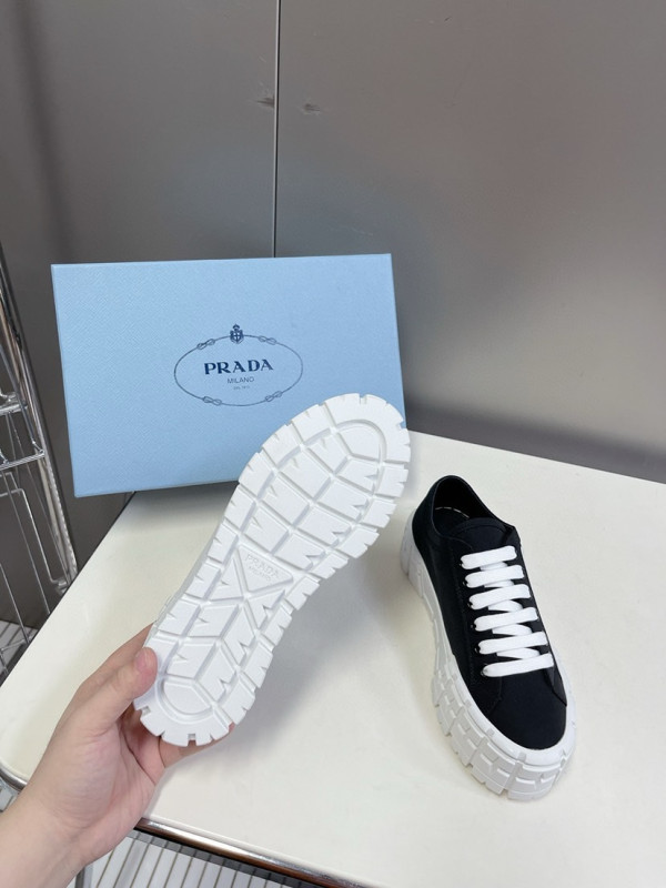 Pra*a  sneakers