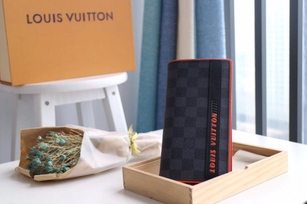 l0*is V*t0n brazza wallet