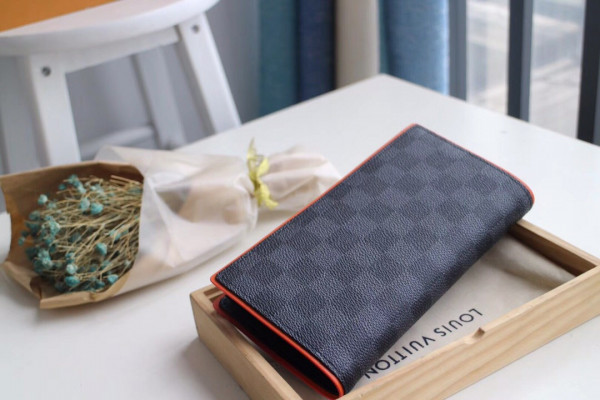 l0*is V*t0n brazza wallet