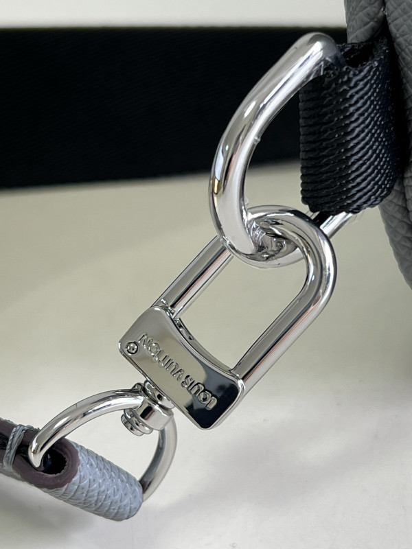 l0*is V*t0n avenue sling bag