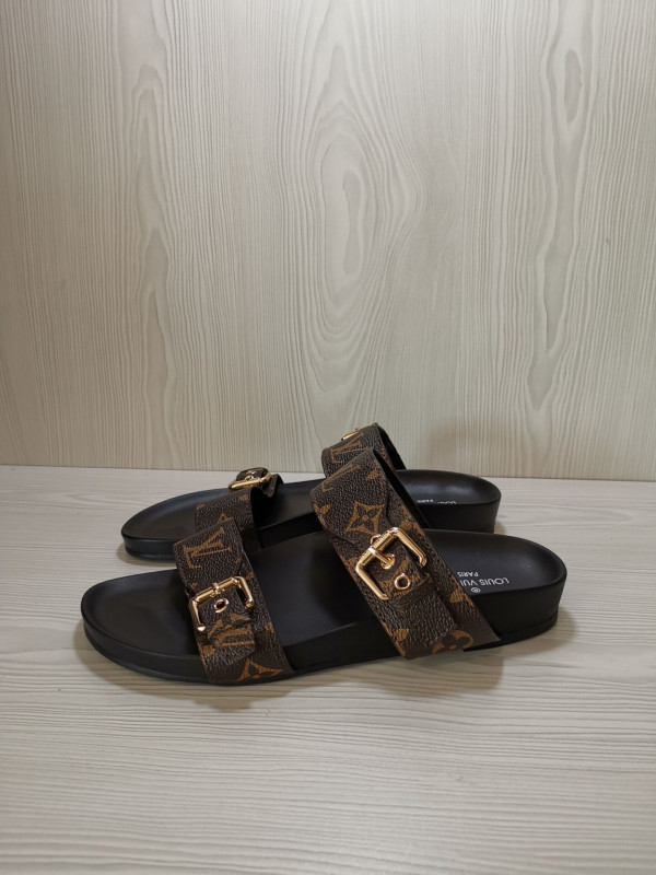 l0*is V*t0n sandals