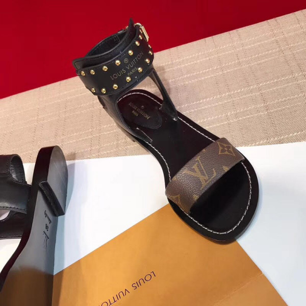 l0*is V*t0n sandal