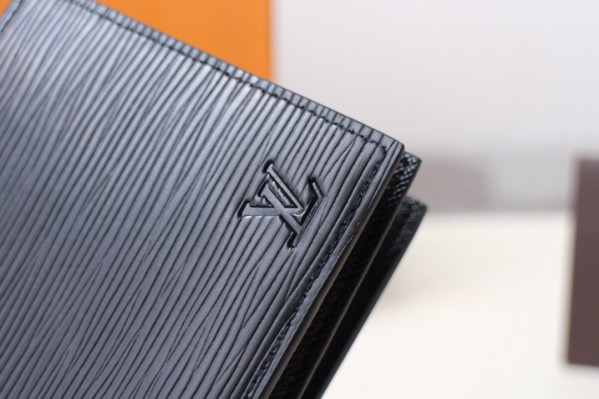 l0*is V*t0n amerigo wallet