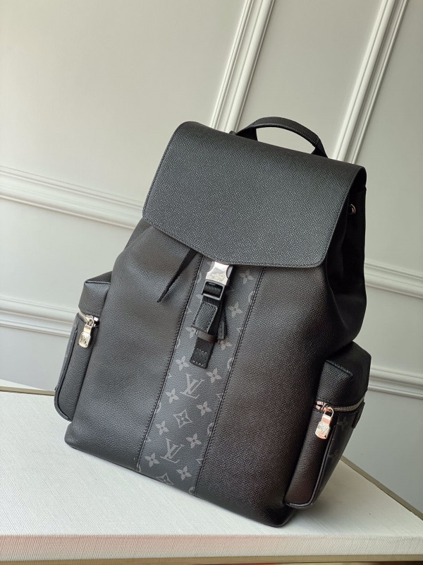 l0*is V*t0n outdoor backpack