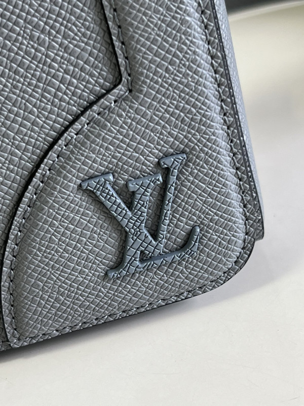 l0*is V*t0n new flap messenger