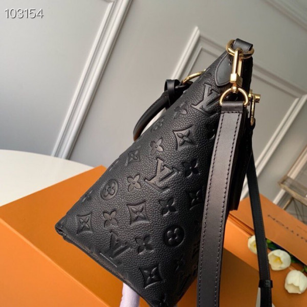 l0*is V*t0n v tote mm