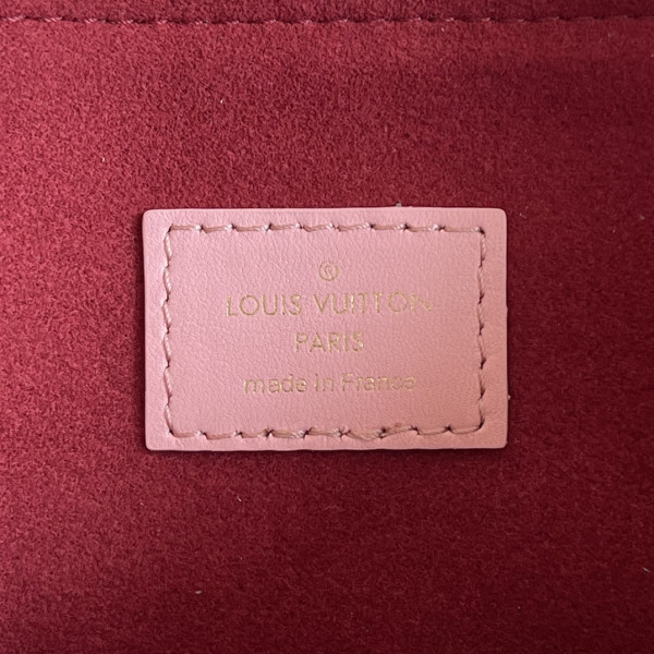 l0*is V*t0n coussin pm