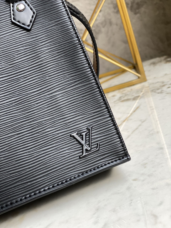 l0*is V*t0n petit sac plat