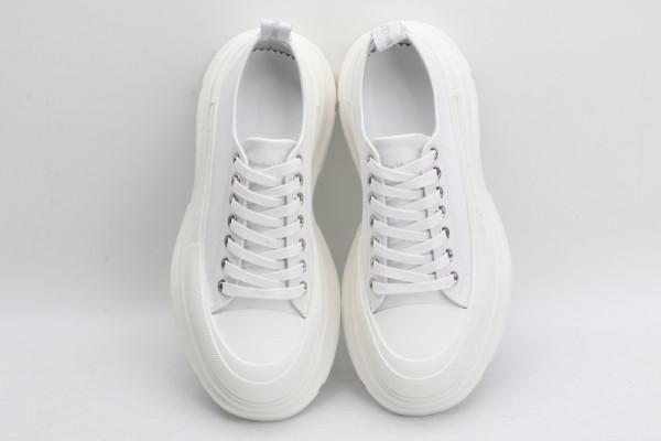 ale*d*r M*Q*en tread slick lace up