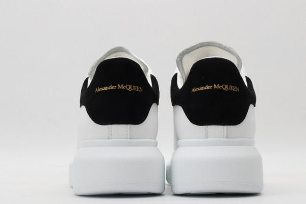 ale*d*r M*Q*en oversized sneaker