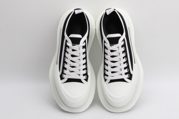 ale*d*r M*Q*en tread slick lace up