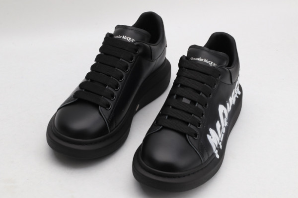ale*d*r M*Q*en oversized sneaker