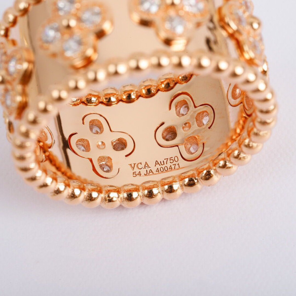 V*N CL*F & arpels  perlée clovers ring