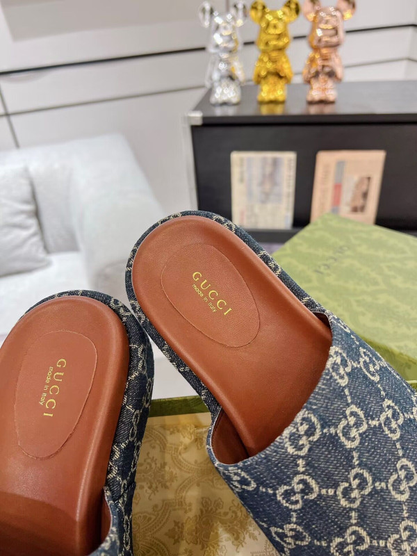 G*u*i  platform slide