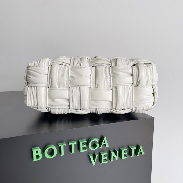 bo*te*ga Ve*ne*ta brick cassette