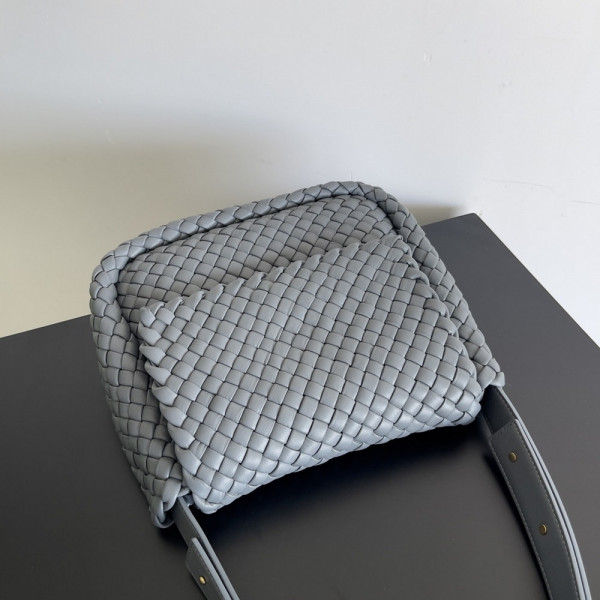 bo*te*ga Ve*ne*ta  small cobble shoulder bag