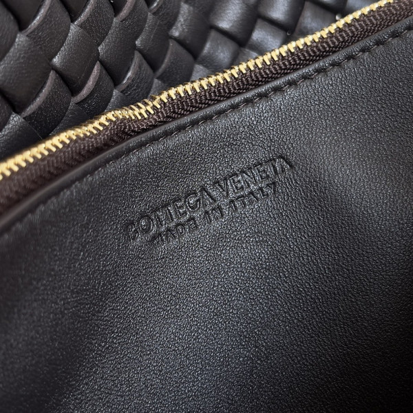 bo*te*ga Ve*ne*ta  small cobble shoulder bag
