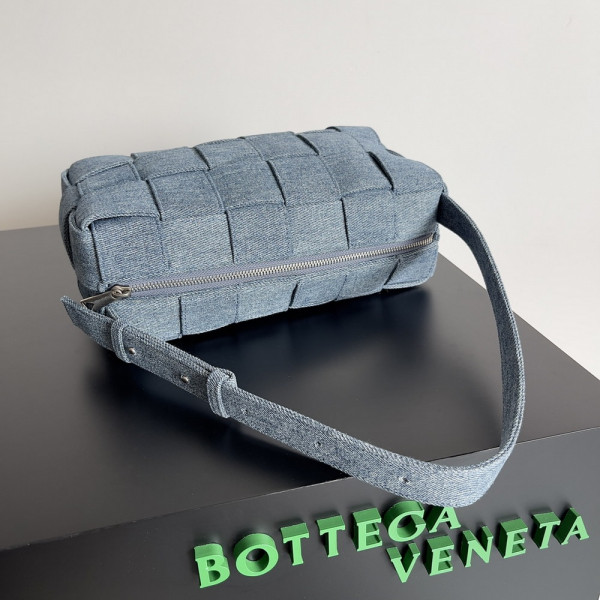 bo*te*ga Ve*ne*ta brick cassette