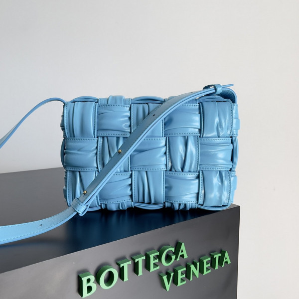 bo*te*ga Ve*ne*ta cassette