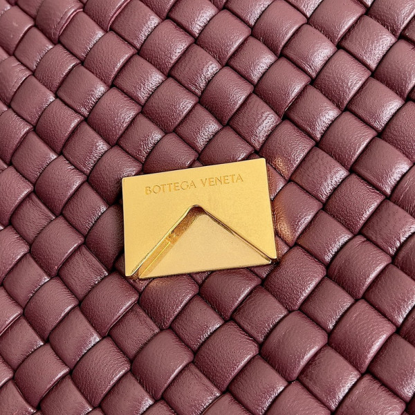 bo*te*ga Ve*ne*ta  small cobble shoulder bag