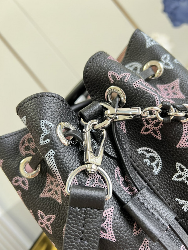 l0*is V*t0n bella tote