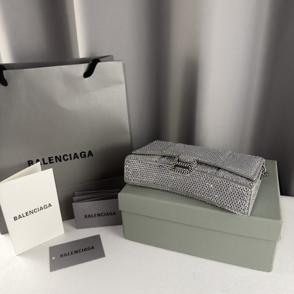 Ba*len*cia*ga hourglass wallet on chain