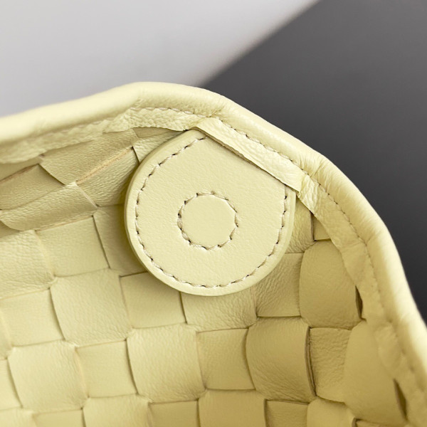 bo*te*ga Ve*ne*ta  mini sardine top handle bag