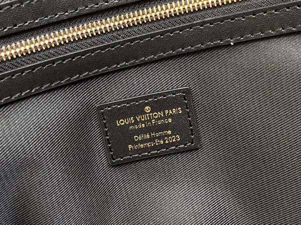 l0*is V*t0n  keepall bandouliÈre 45
