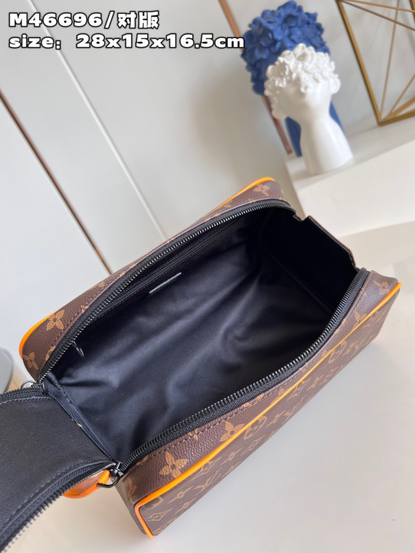 l0*is V*t0n dopp kit toilet pouch