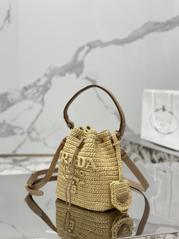 Pra*a  bucket bag