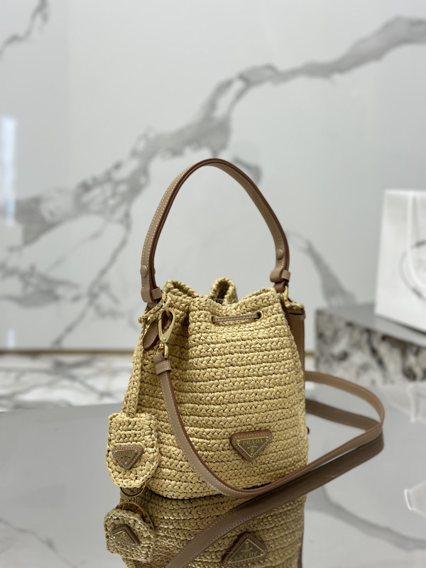 Pra*a  bucket bag