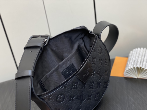 l0*is V*t0n moon crossbody