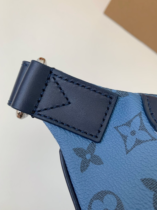 l0*is V*t0n discovery bumbag