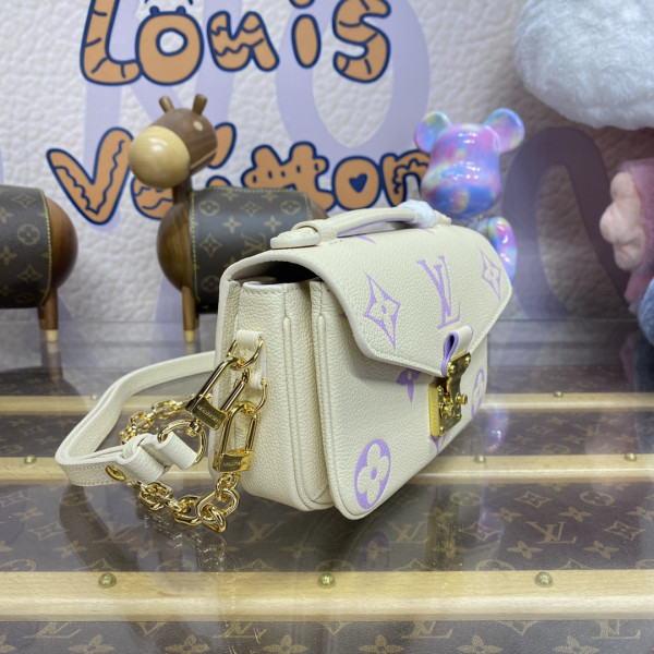 l0*is V*t0n pochette metis east west