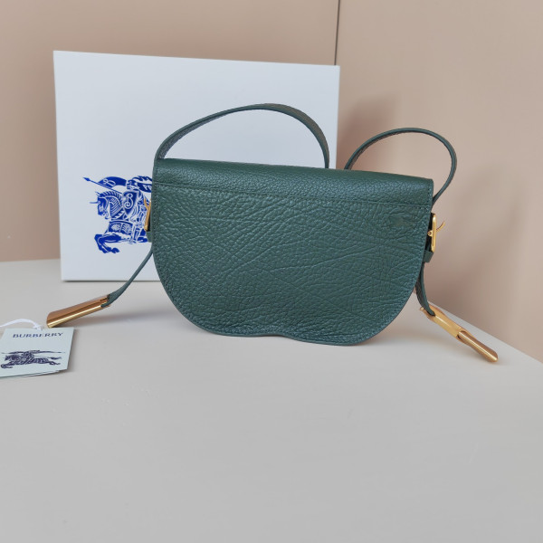 B**rry chess satchel