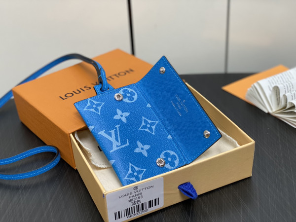l0*is V*t0n card holder necklace-7.6*10*0.5cm