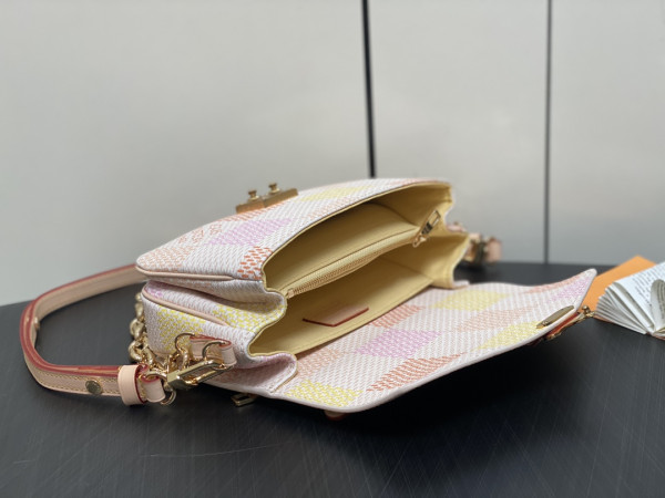 l0*is V*t0n pochette metis east west