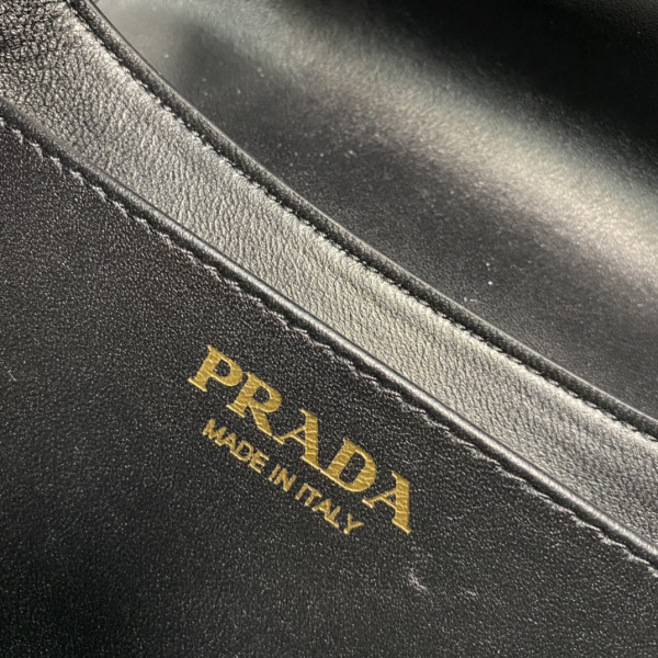 Pra*a crossbody bag -24*15*5cm