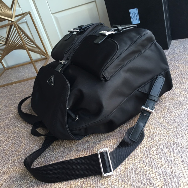 Pra*a backpack-31*32*15cm