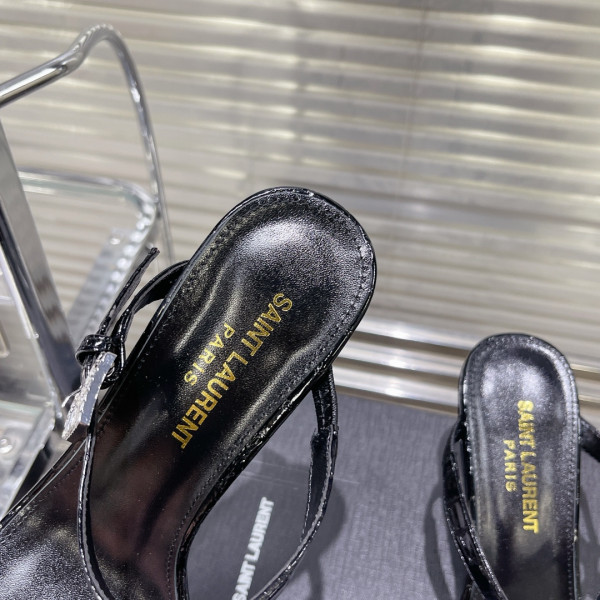 Sa**t Lau*nt heels