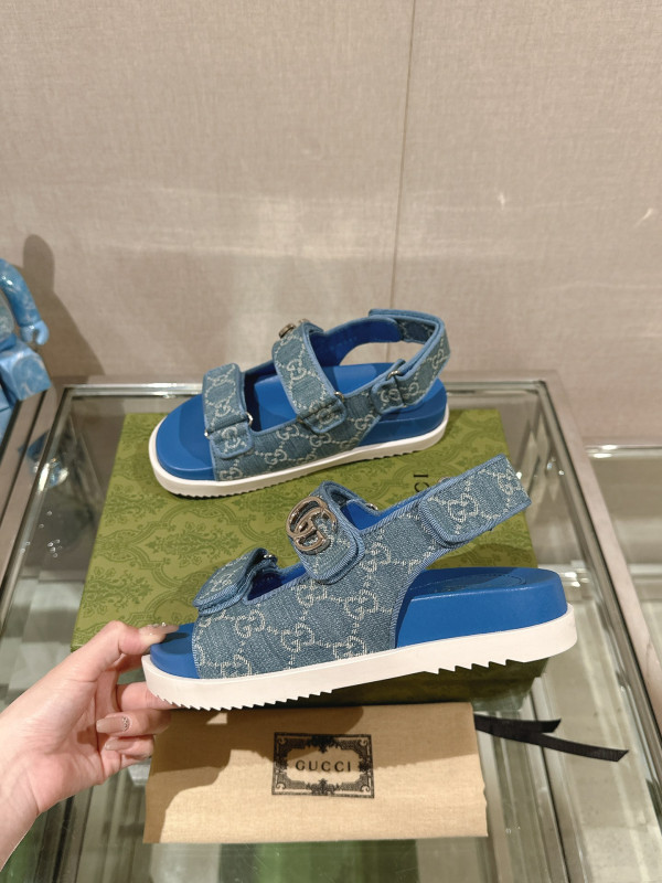 G*u*i slide sandals