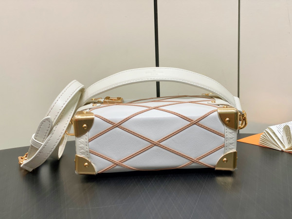 l0*is V*t0n side trunk pm-18*12.5*8cm