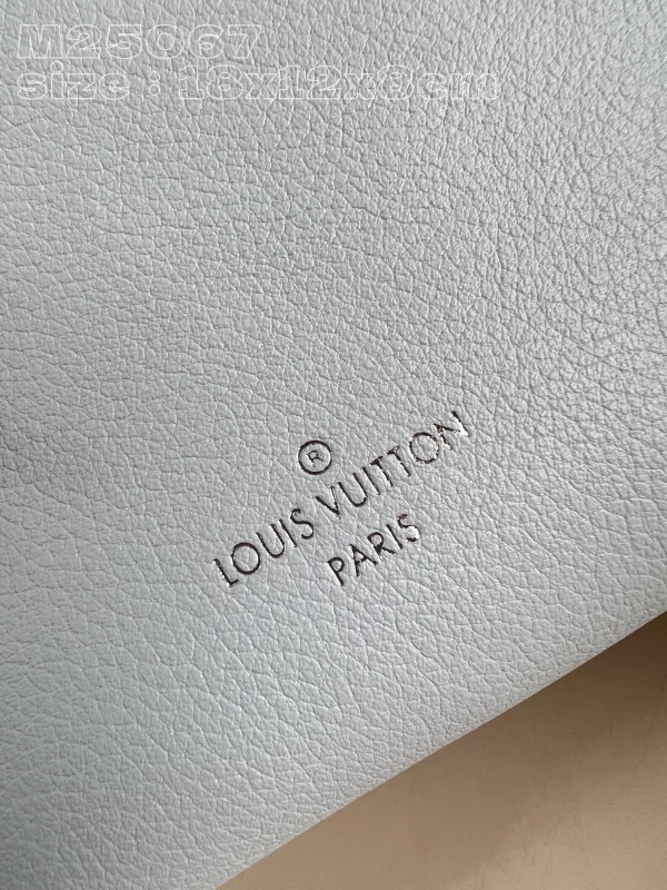 l0*is V*t0n side trunk pm-18*12.5*8cm