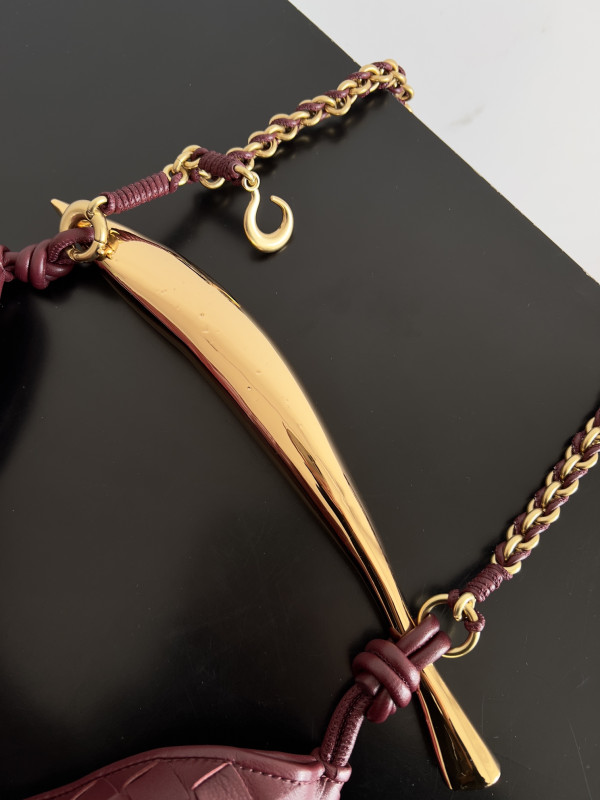 bo*te*ga Ve*ne*ta sardine with chain-33*20*4cm