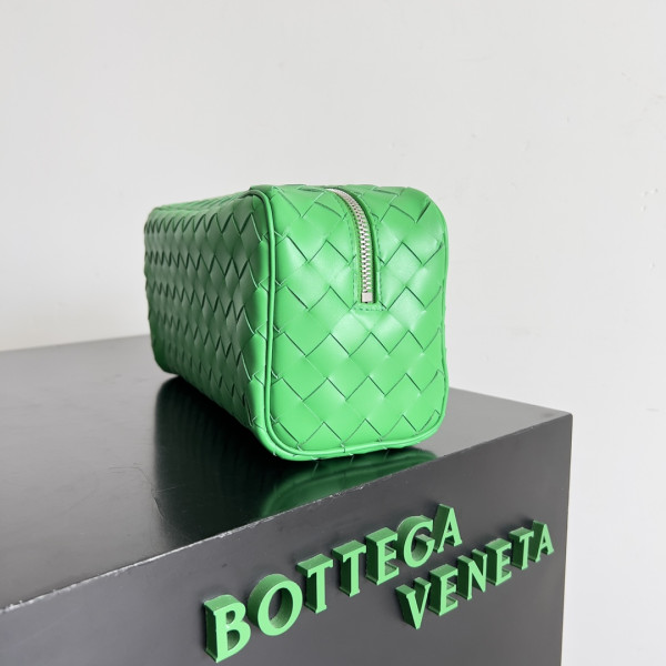 bo*te*ga Ve*ne*ta  intrecciato leather wallet-on-strap